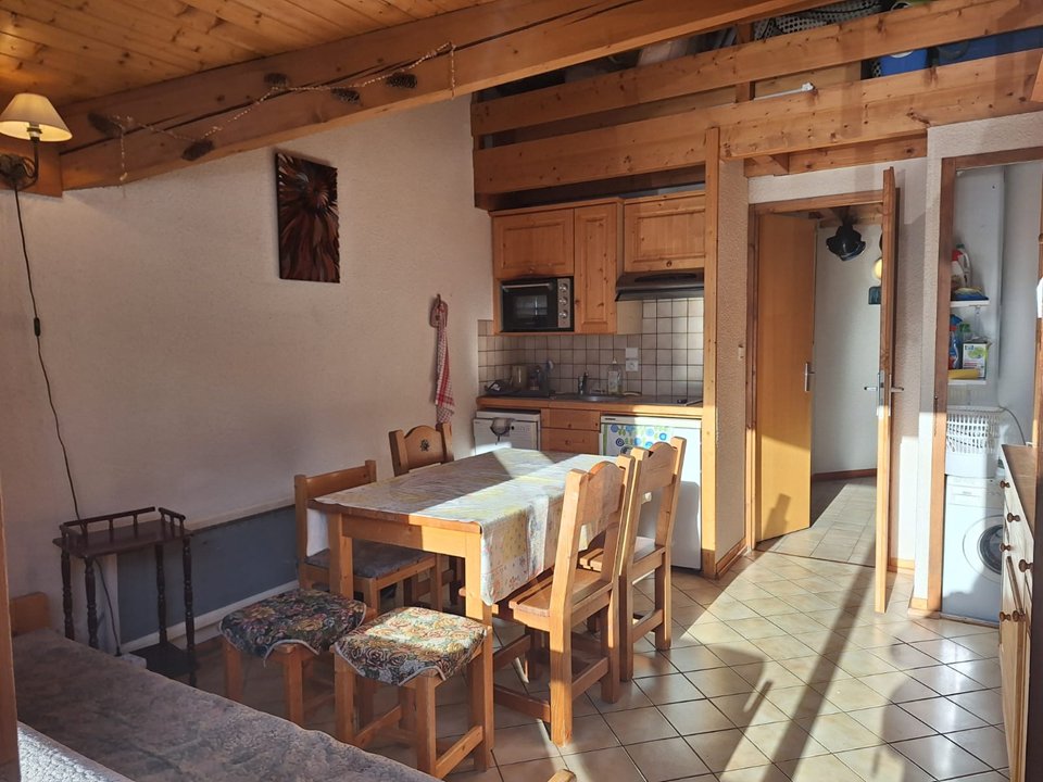 LE GRAND PARADIS  (  )